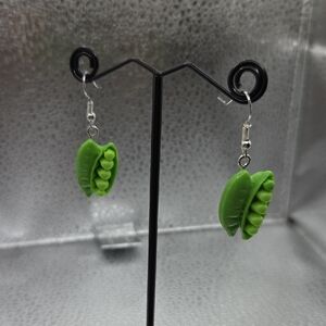 Earrings, Green Pea Pod NWOT